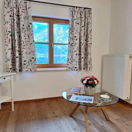 Апартаменты Ladner Am