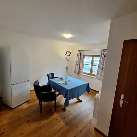 Apartament Ladner Am